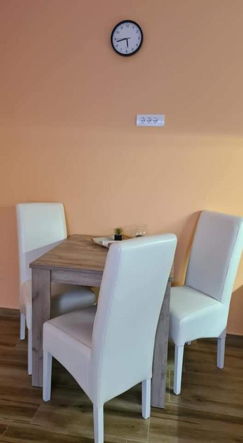 סומבור Ales Apartman מראה חיצוני תמונה